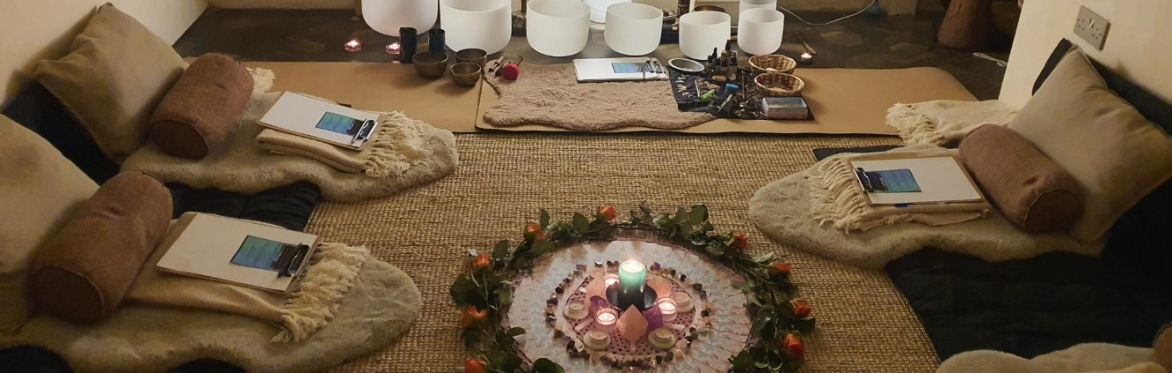 Moon Circle (Manifesting Mondays) with Meditation, Journalling, Sound & Rituals with Theana