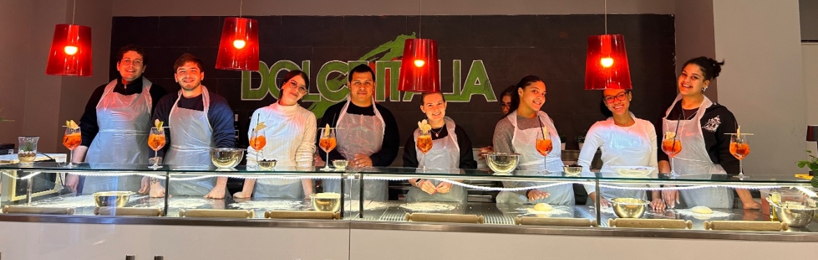 Authentic Italian Pizza Making & Spritz Experience in Rome