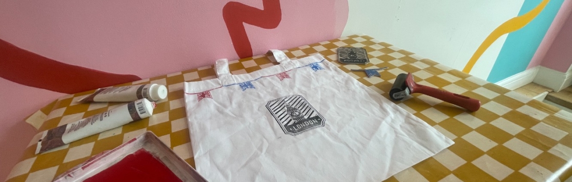 image of ink rolling in lino printing tote bag class
