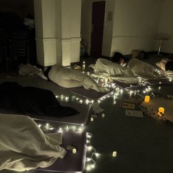 Expectant pregnant mums enjoying hypnobirthing & relaxation
