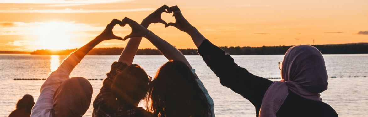 https://unsplash.com/photos/four-people-sitting-on-shore-forming-hearts-with-their-hands-during-golden-hour-MW_2Osq-yIE