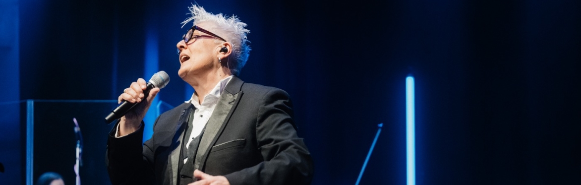 Iconic Scottish singer/ songwriter, Horse in concert.