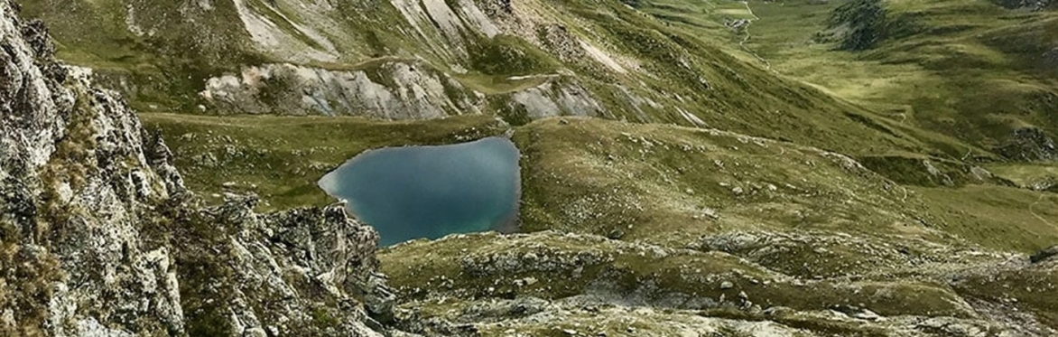 Escursione guidata: Lago Nero con visita all'apiario in quota
