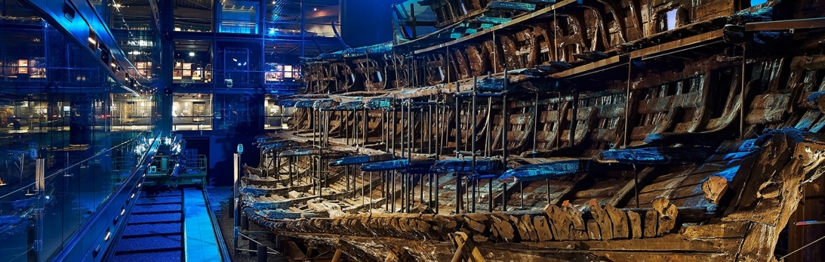 image of the wreck of the Mary Rose in its museum environment