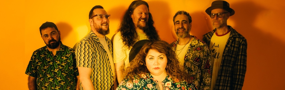 Ríoghnach Connolly and Honeyfeet -  Evening Show