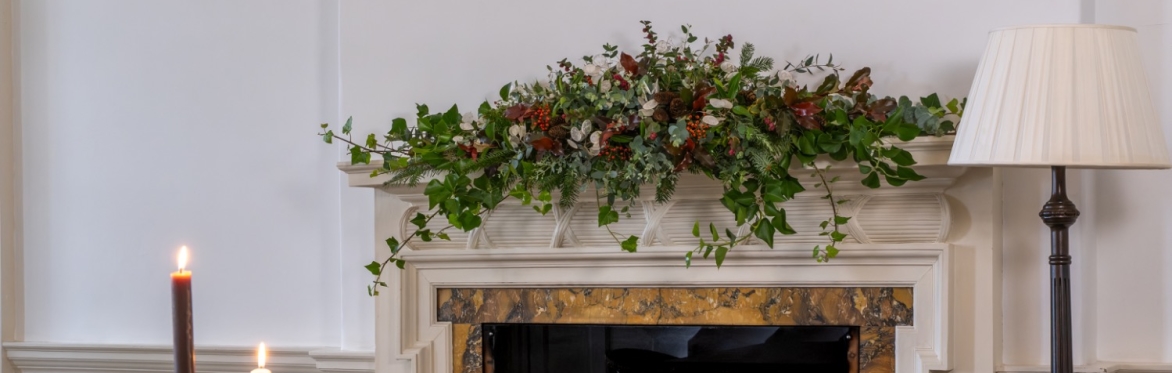 The Holly and The Vine - Festive Fireplace Garland