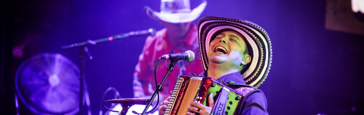 Noche de Cumbia: Yeison Landero & Mariposas Galacticas
