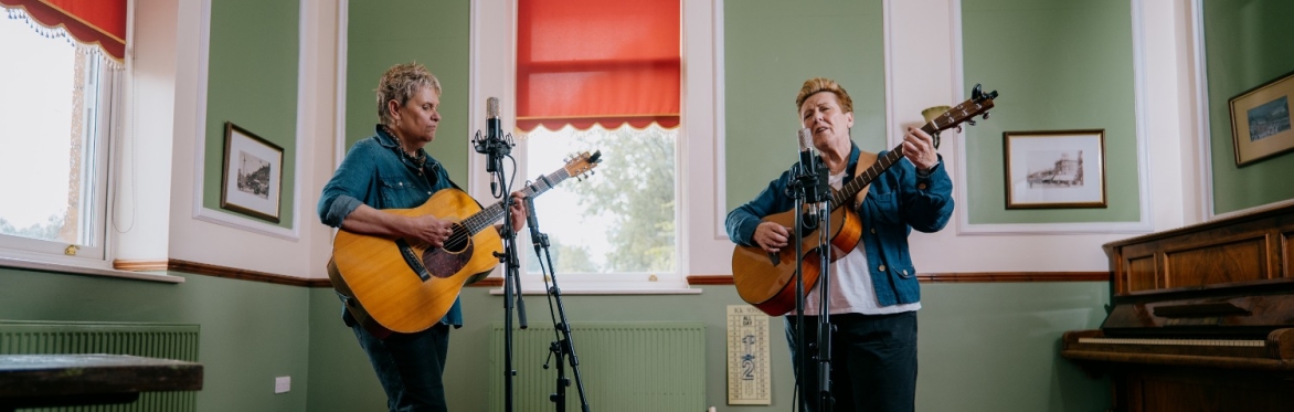 Fleecey Folk: Chris While & Julie Matthews