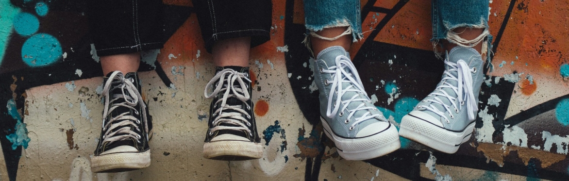 multiple pairs of feet in shoes