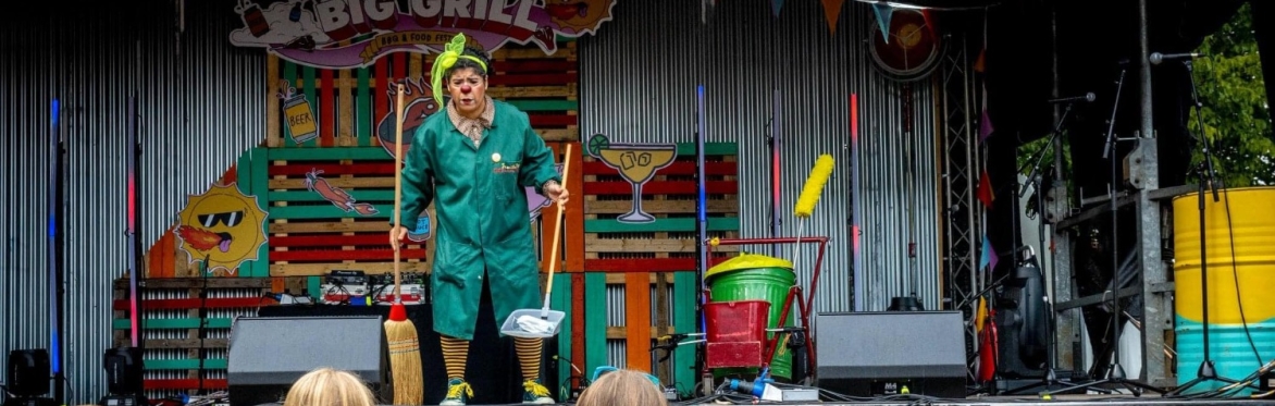 Juanita's Big Problem - Climate Conscious Clown Show