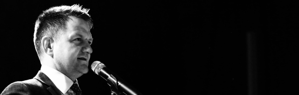 Christmas Buble by candlelight with Gavin Young
