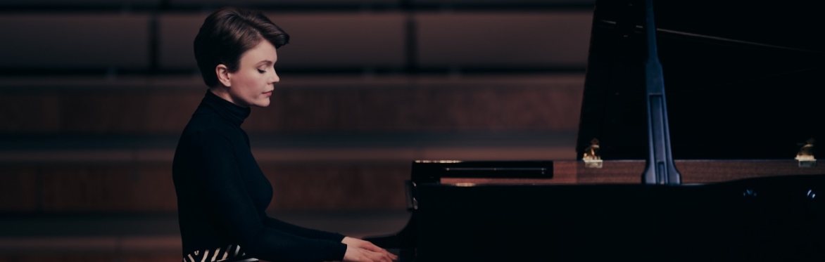 Clare Hammond plays piano music by Debussy, Fauré and Ravel