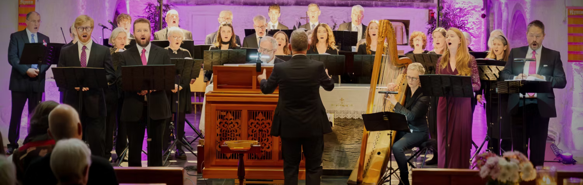 Resurgam Choir singing with chamber organ and Baroque harp, with conductor Mark Duley directing