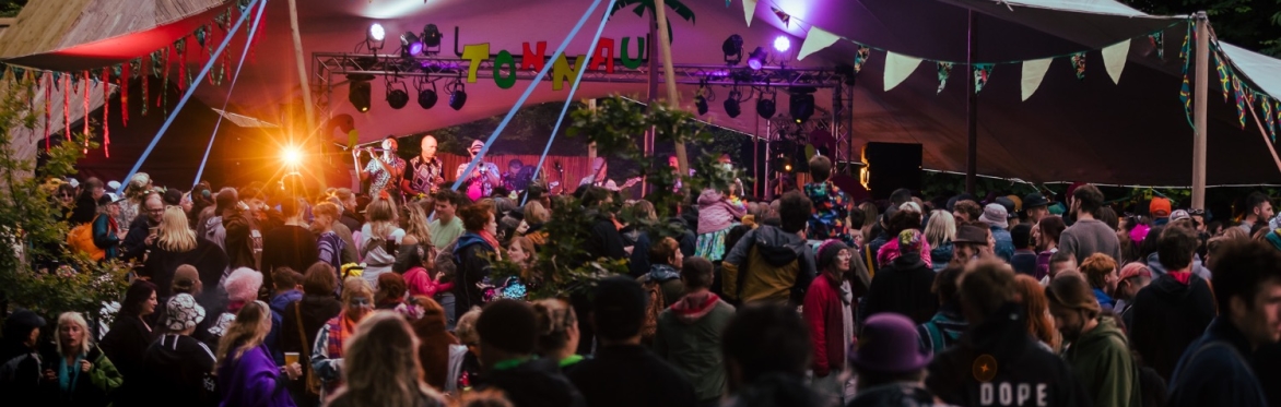 Tonnau Tropical Garden Party 2025