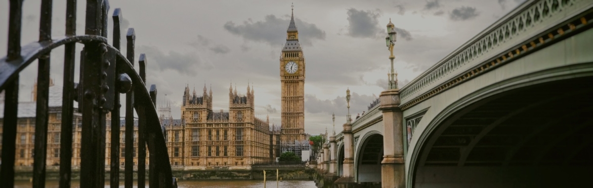 HIRE YOUR OWN PERSONAL PHOTOGRAPHER - LONDON TRAVEL VACATION — CHOOSE YOUR LOCATION, DATE & TIME