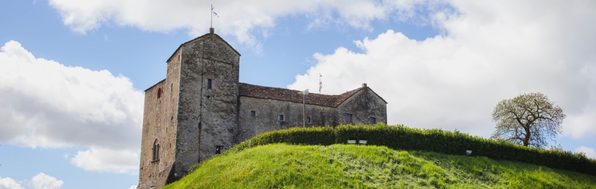 Among Churches and Castles – Guided Cycling Tour