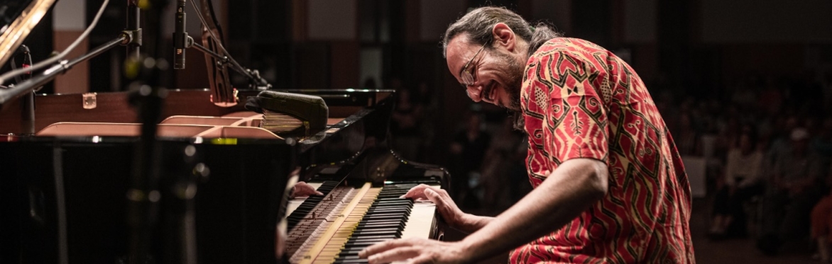 Lluís Coloma, solo piano