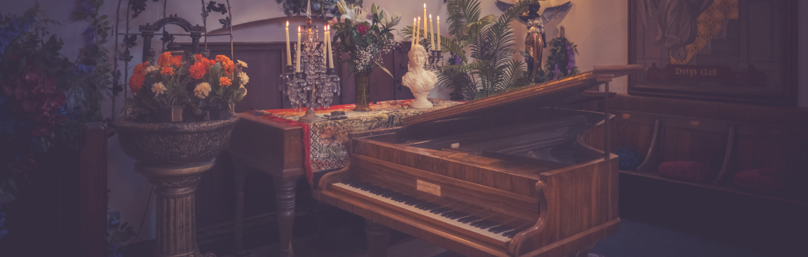 Helen Hughson – singer, Yvonne Cheng – piano