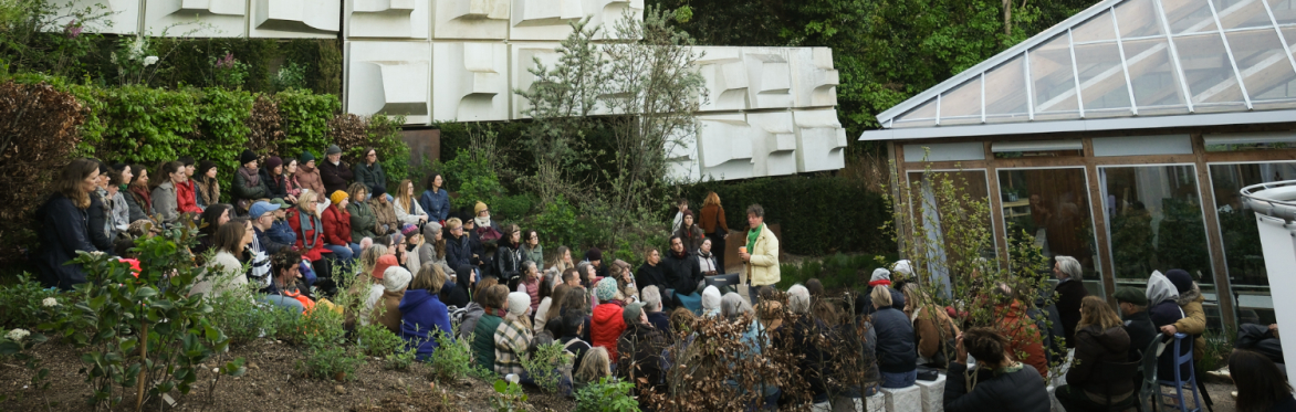 Friday Live in the Gardens : Kadialy Kayoute plays the kora