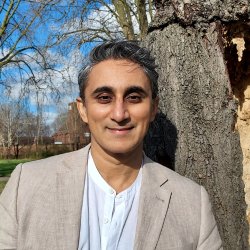 The Man With the Golden Compass – Vaseem Khan
