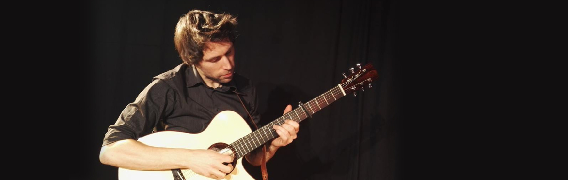 Scottish singer-songwriter and leading acoustic fingerstyle guitarist Simon Kempston