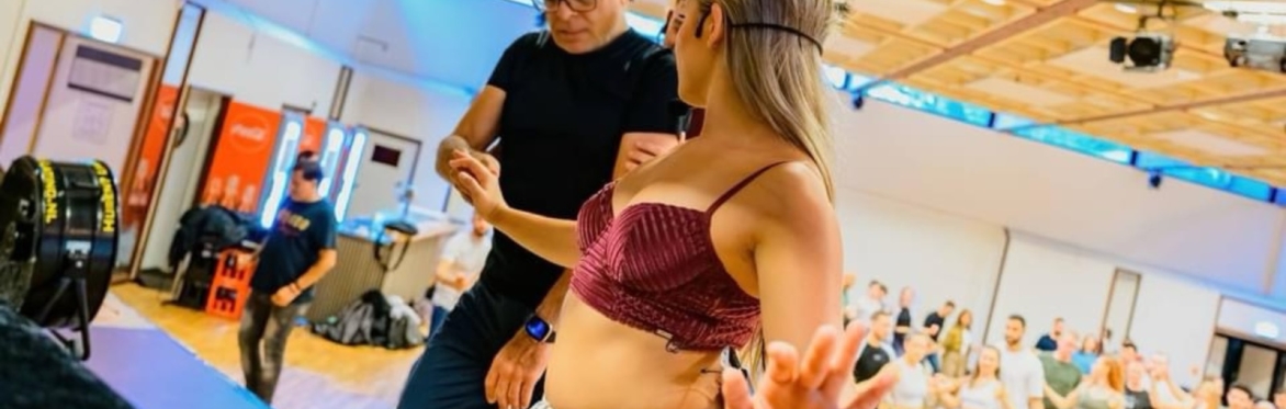 Bachata class in action
