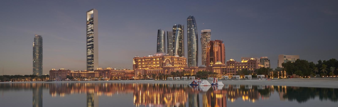 Skyline Abu Dhabi 32:9 Emirates Palace