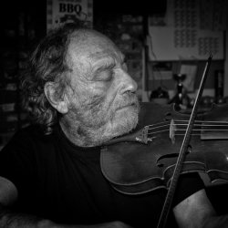 Concert grootmeester Mikhail Bezverkhni ter voorbereiding van zijn Europese Tour op zijn 80 jarige verjaardag