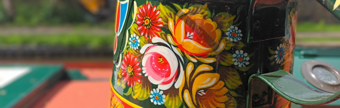 A water can with traditional canal roses on it