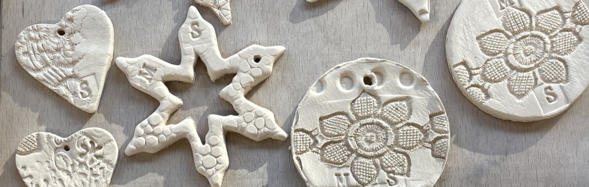 Christmas decorations and tealight holders out of paper porcelain - cross generational Saturday workshop