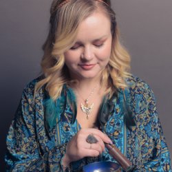 Moon Circle (Manifesting Mondays) with Meditation, Journalling, Sound & Rituals with Theana