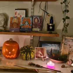 🌒 Samhain — A Night of Ancestors, Spirit & the Turning of the Wheel 🌘*
