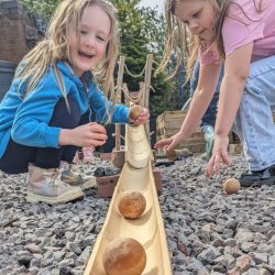 🌍 Summer Family Fun: Play in the Gardens! With Seren in the Community