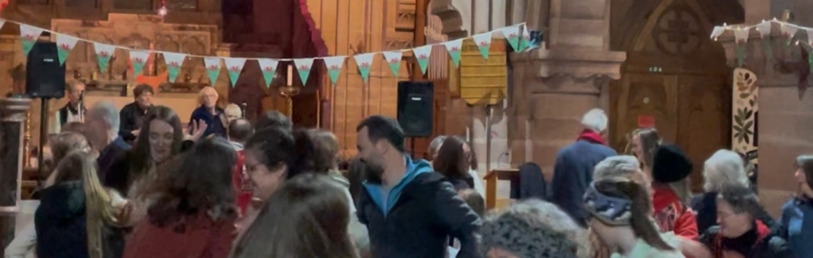Image of the Ceilidh dancers