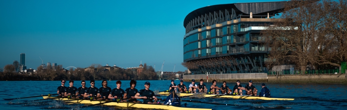 Crews racing past Fulham Pier