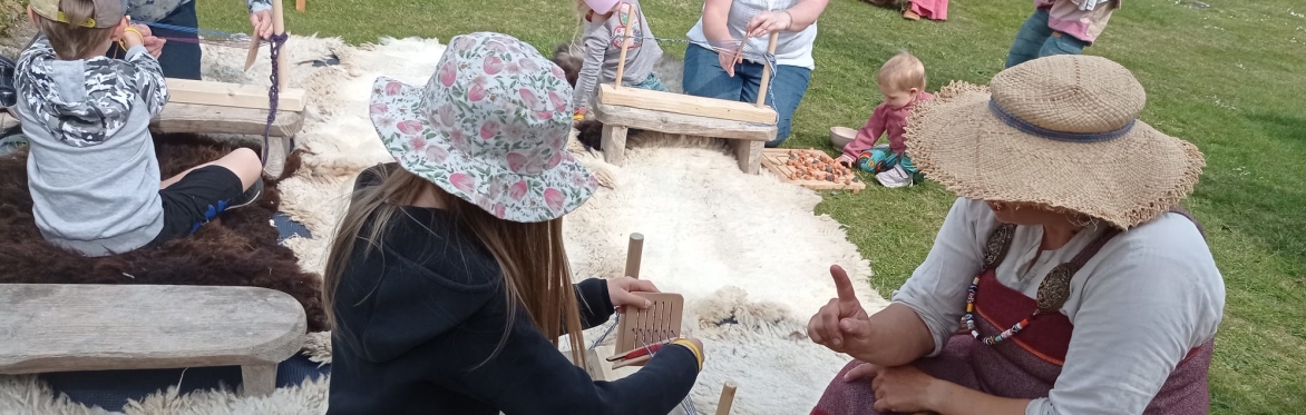 heddle weaving with a viking