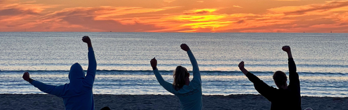 Lagos: Sun Down Beach Yoga