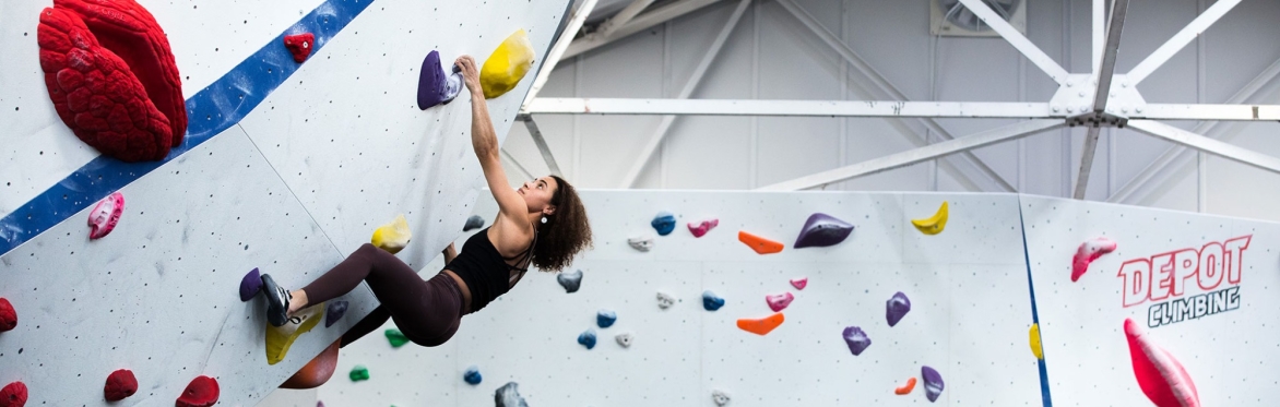 Strong climber in an indoor climbing centre