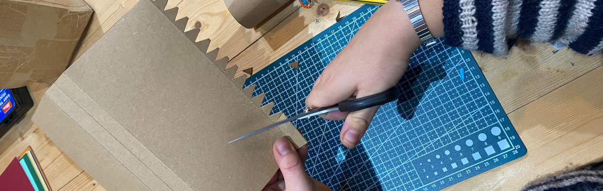 Make your own Christmas Crackers