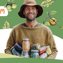 Robin Greenfield teaching at Foraging School