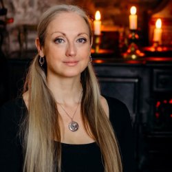 Storyteller and author, Eileen Budd