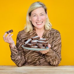 Headshot of Kate Jenkins of Gower Cottage Brownies with plate of brownies