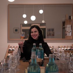 Taste & Learn: Your First Wine Journey (English)