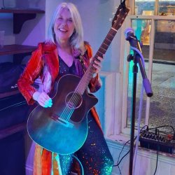 picture of the performer with her guitar