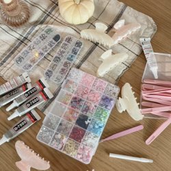 ACCESSORY BEDAZZLING