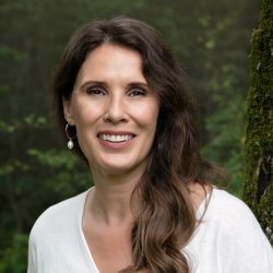 ariel lawhon headshot