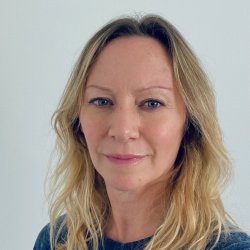 Dr Lynsey Holmes