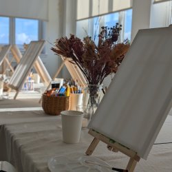 Sound and Canvas : creative rest through sound healing and intuitive painting