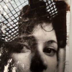 T64. Van Dyke Brown sobre Diversos Soportes con Célica Véliz