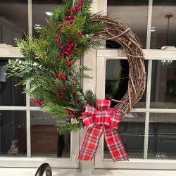 HOLIDAY WREATH WORKSHOP AT HARVEST THYME TAVERN
